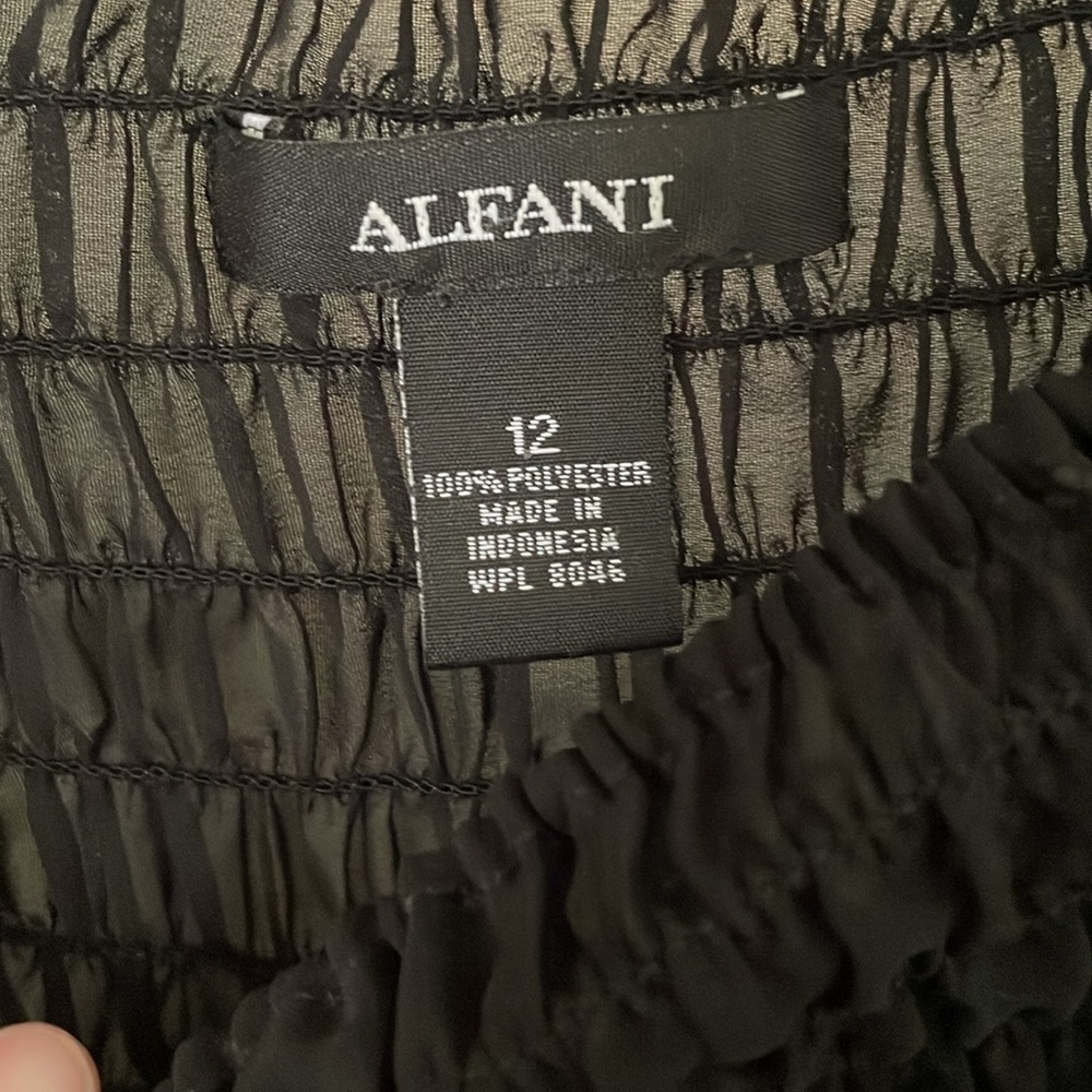 Alfani Size 12 Women’s ruched top embroidered sleeves - Picture 2 of 3